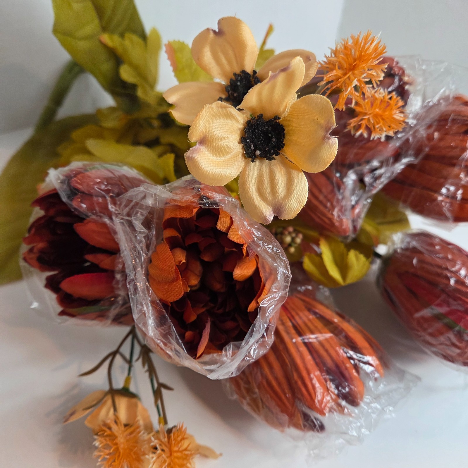 2 pcs of European-style faux silk flowers for home decor