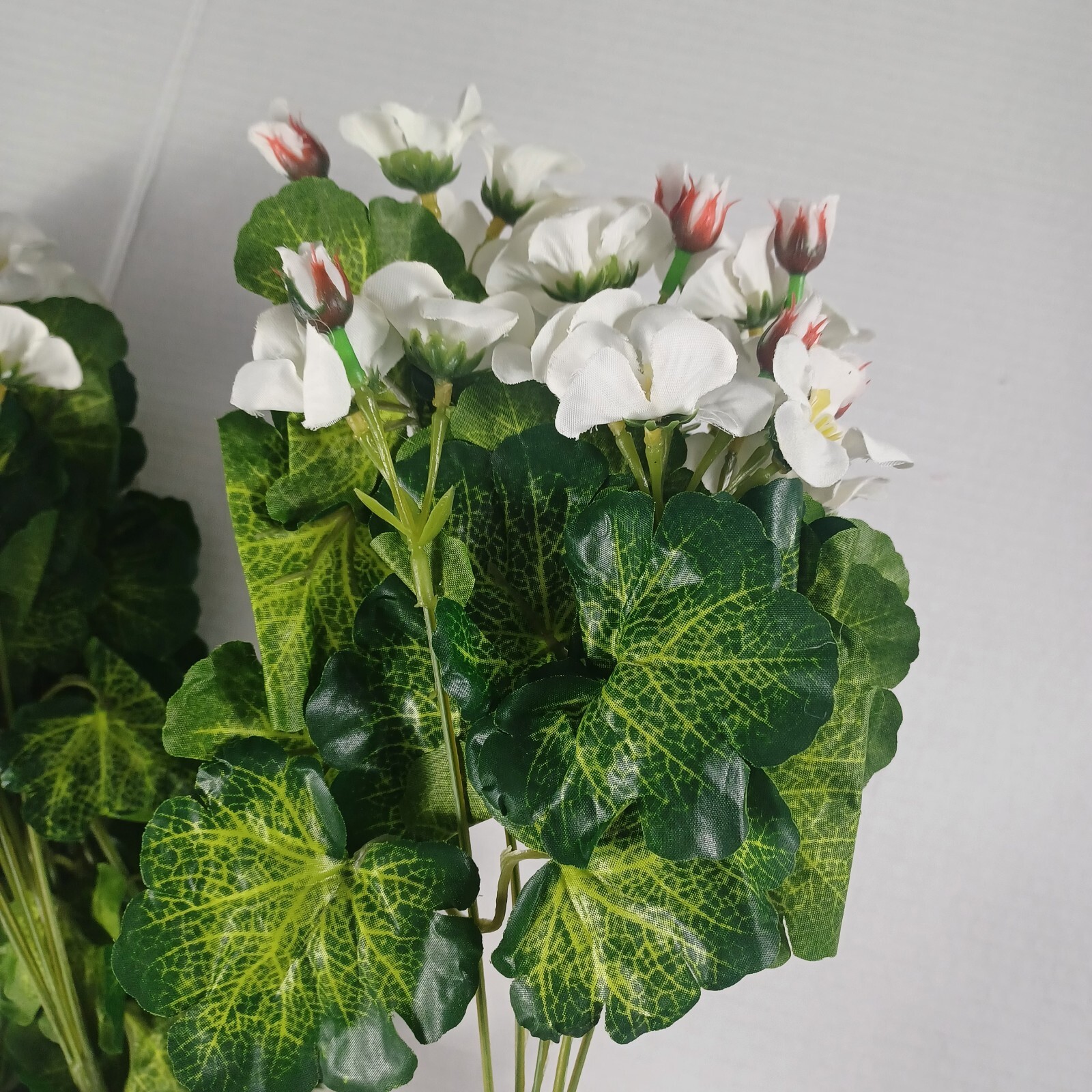 Mini Geraniums Artificial Faux Flowers -White -Set Of 4 -NEW -Floral Decoration