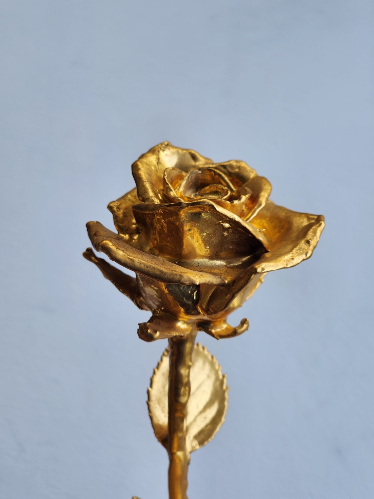 Vintage 12″ Gold Tone Long Stem Rose Decorative Metal Flower Floral Display