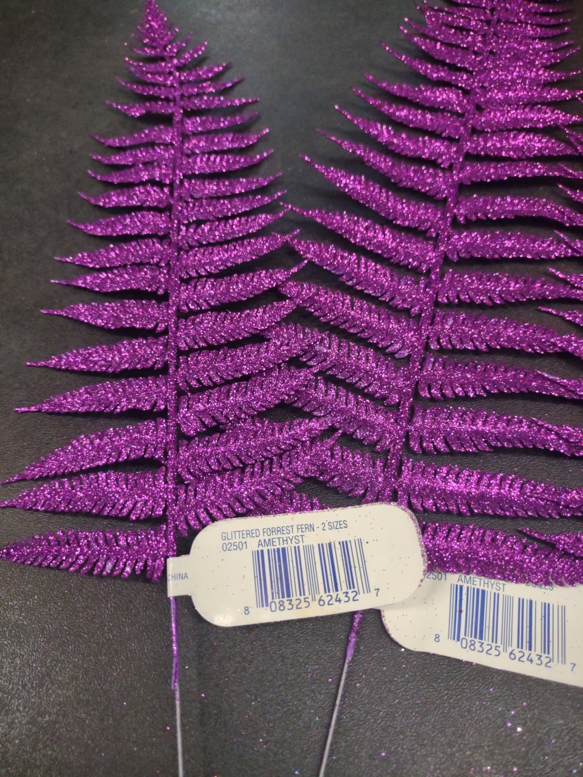 6 Pieces Amethyst Purple Glittered Retro Plastic Forrest Fern, 2 Sizes 15″ & 24″