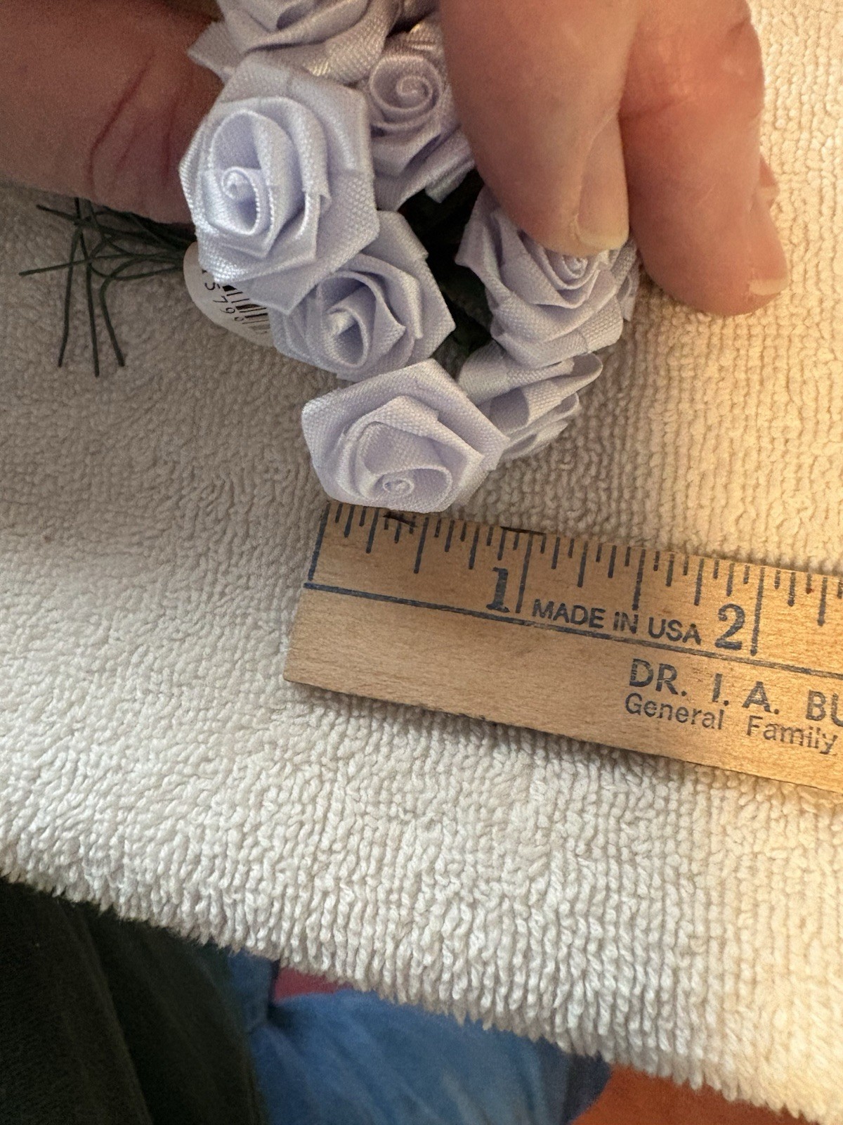 Vtg Lot Of 25 Bundles Mini Rose Artificial Poly Silk Wired Flowers