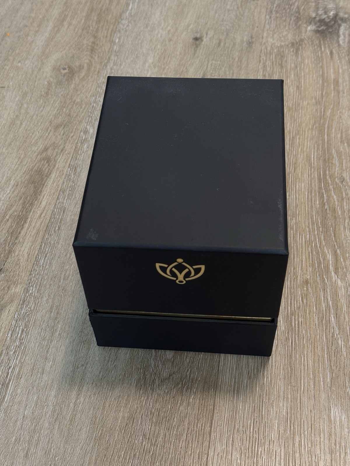 The Million Roses – Round Cold Box Inside Black box | Peach Colored Rose