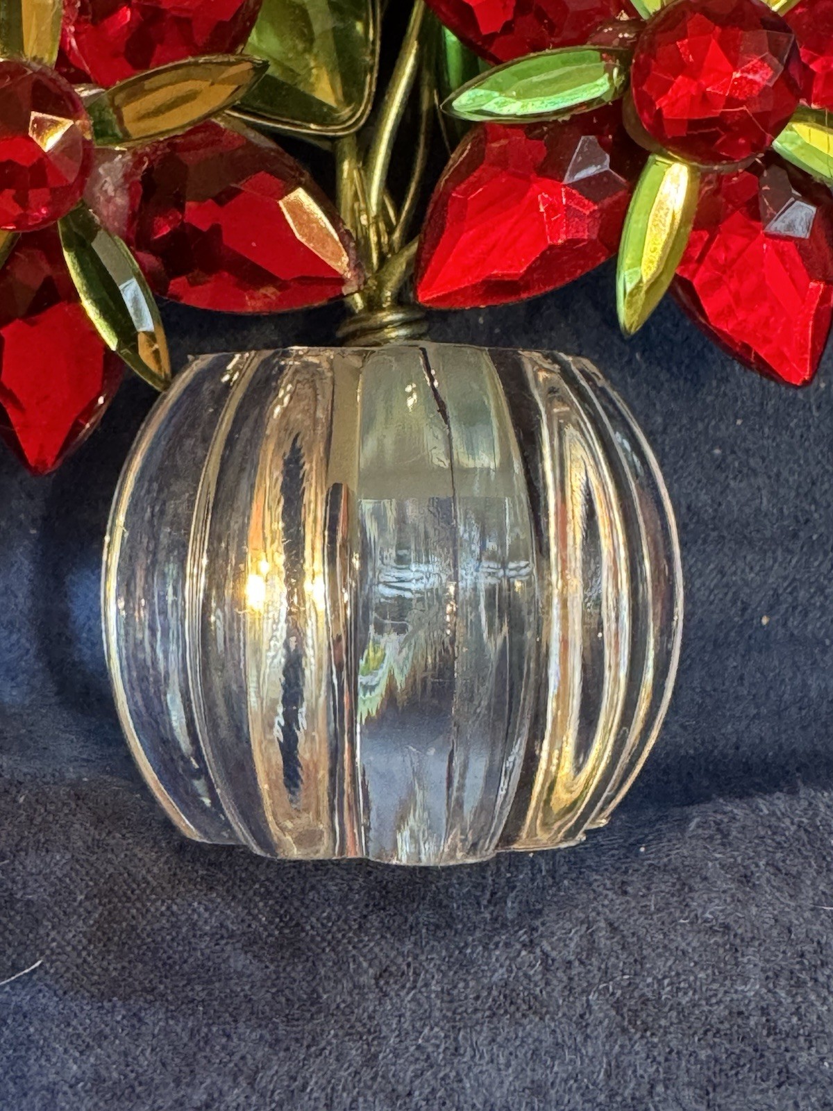 Decorative Hard Plastic Acrylic Metal Red Flowers & Vase 4″ Tall Sparkly