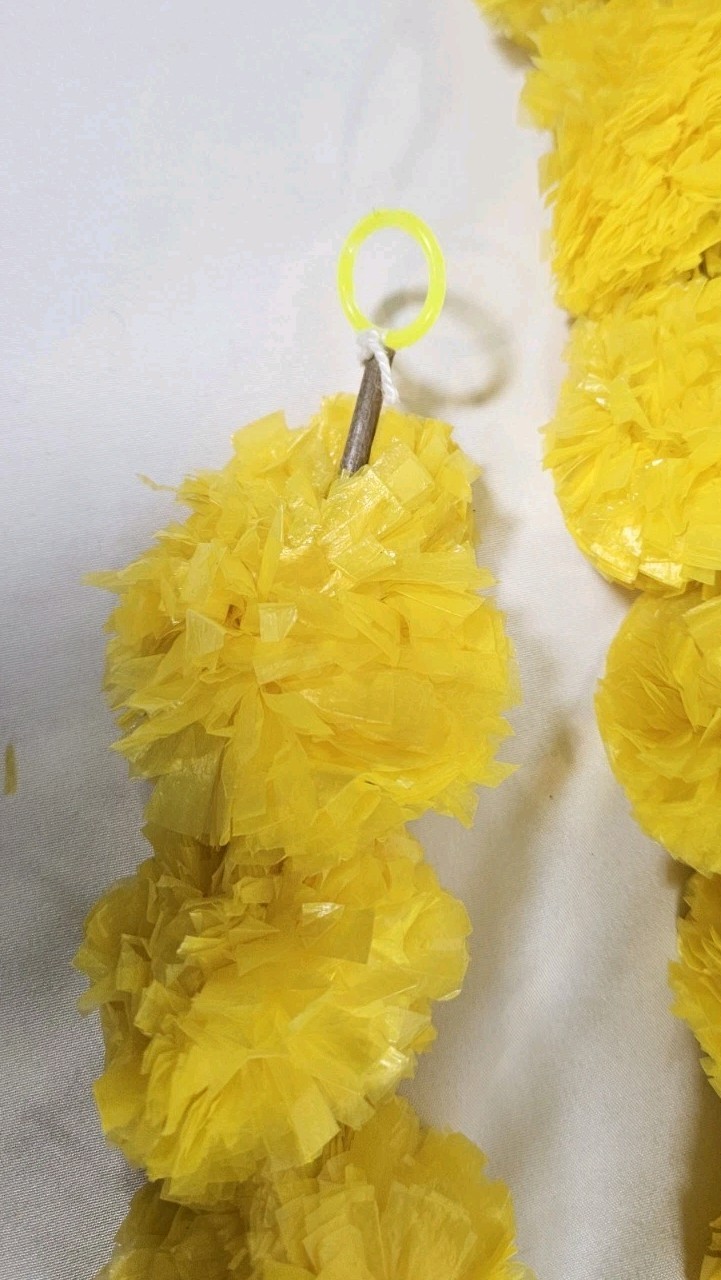 Artificial Marigold Flower Garlands With BELLS Pack of 5 – 5ft Each 50th Anniv