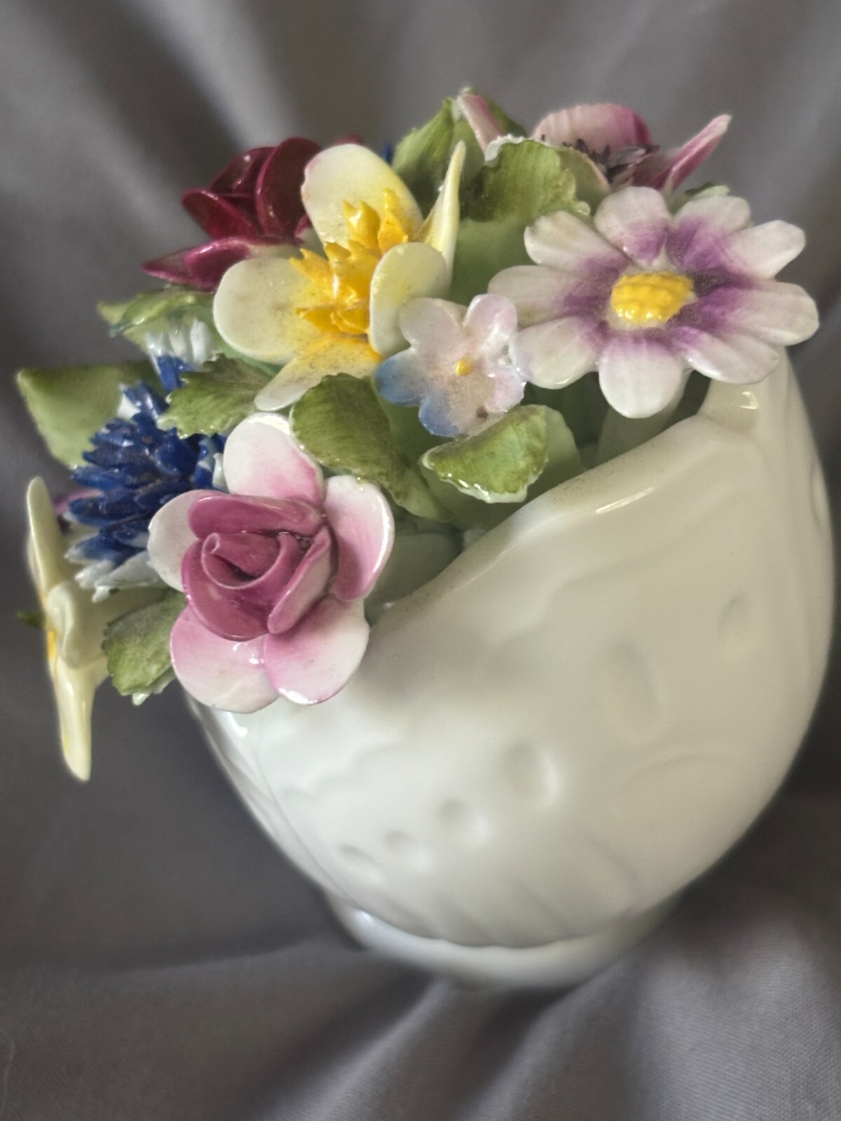 Royal Doulton England Bone China Footed Bowl Bouquet Roses Carnations