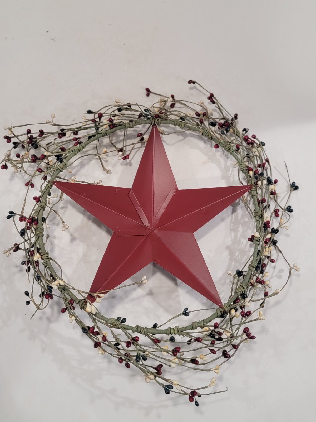 12″ Pip Berry Wreath w/ Burgundy Star – Navy Maroon Red – Colonial Mix, America