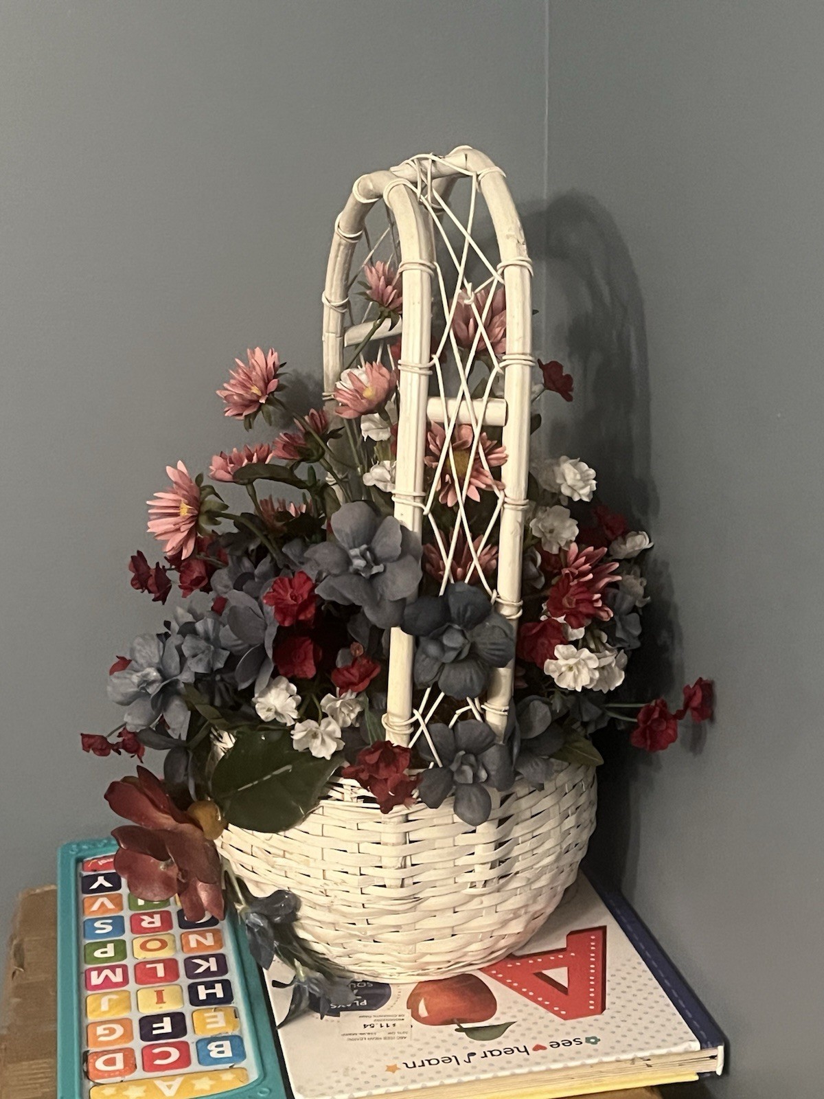 Artificial Multicolor Daisy Hydrangea Flower Basket Wicker Arrangement