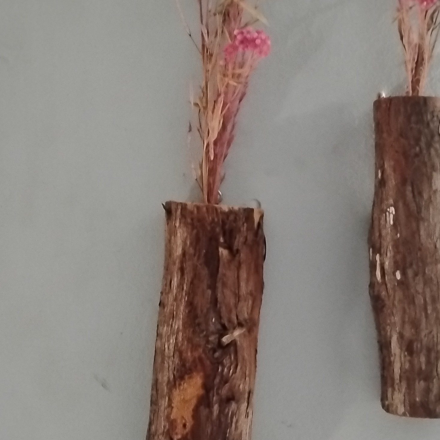 Rustic Wood Floral Wall Decor, Artificial Arrangement & Centerpiece, Brown/Pink