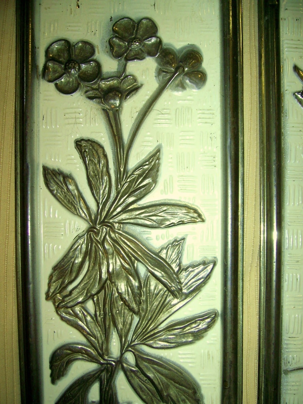 2 Vintage METAL WALL PLAQUES Brass & Yellow IN RELIEF FLOWER LOVER Elpec ENGLAND