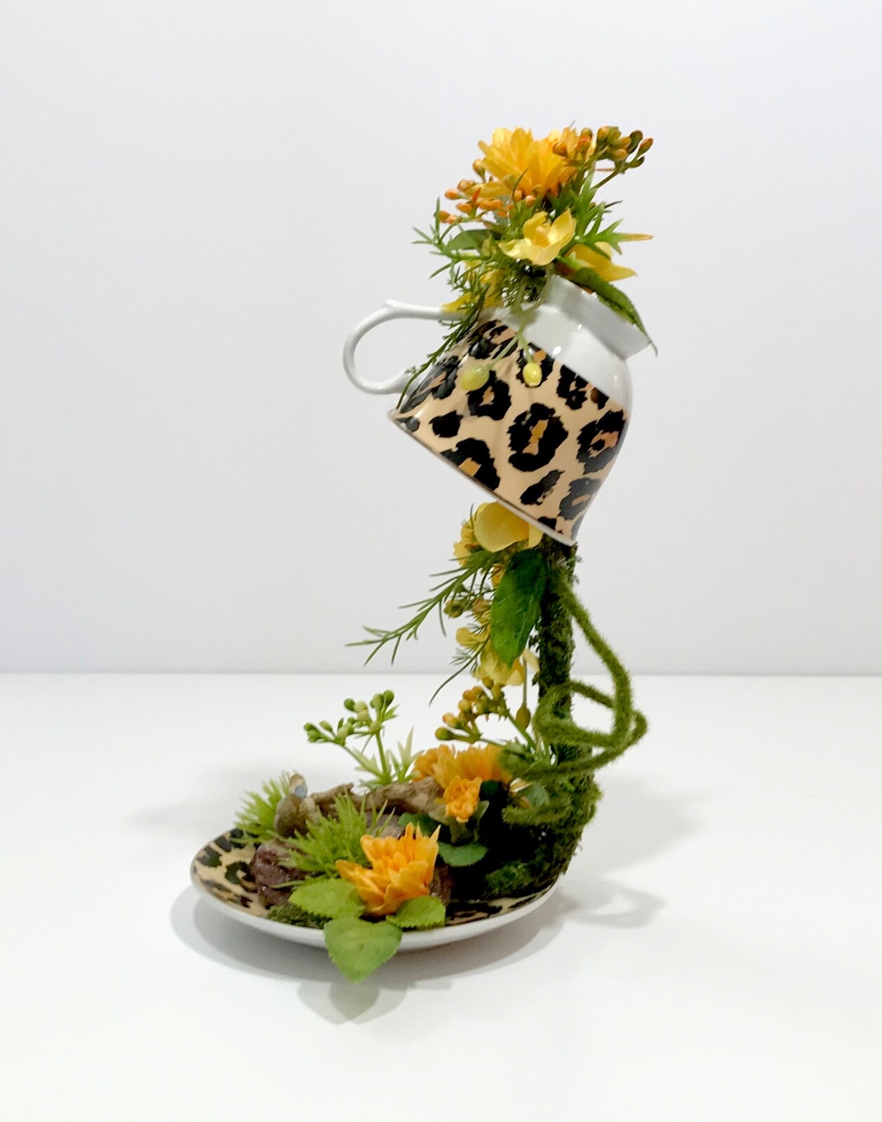 FLOATING LEOPARD TEA CUP SAUCER CERAMIC NOVELTY FLOWERS ARRANGEMENT CENTERPIECE