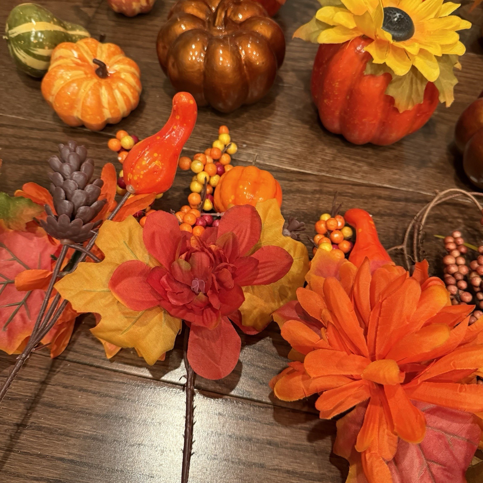 30 +Pcs Artificial Fall Decorations-Floral Picks, Pumpkins, Acorns & Garland