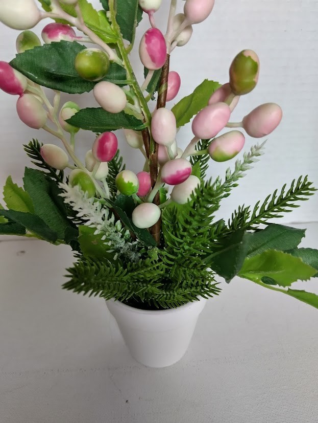 Berry table favor table decoration