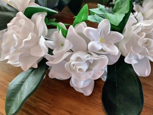 REAL TOUCH Gardenia candle ring for a 6″ pillar candle or cremation urn.