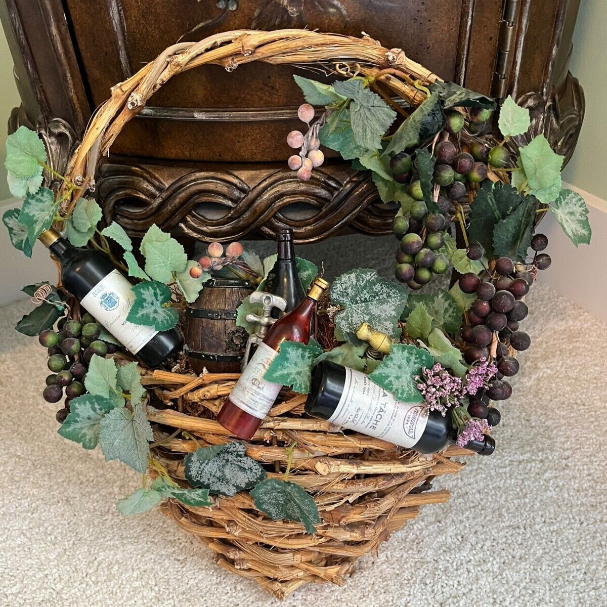 GRAPEVINE WREATH BASKET SHAPE DOOR/Wall Decor, Faux grapes, leaves, wine bottles