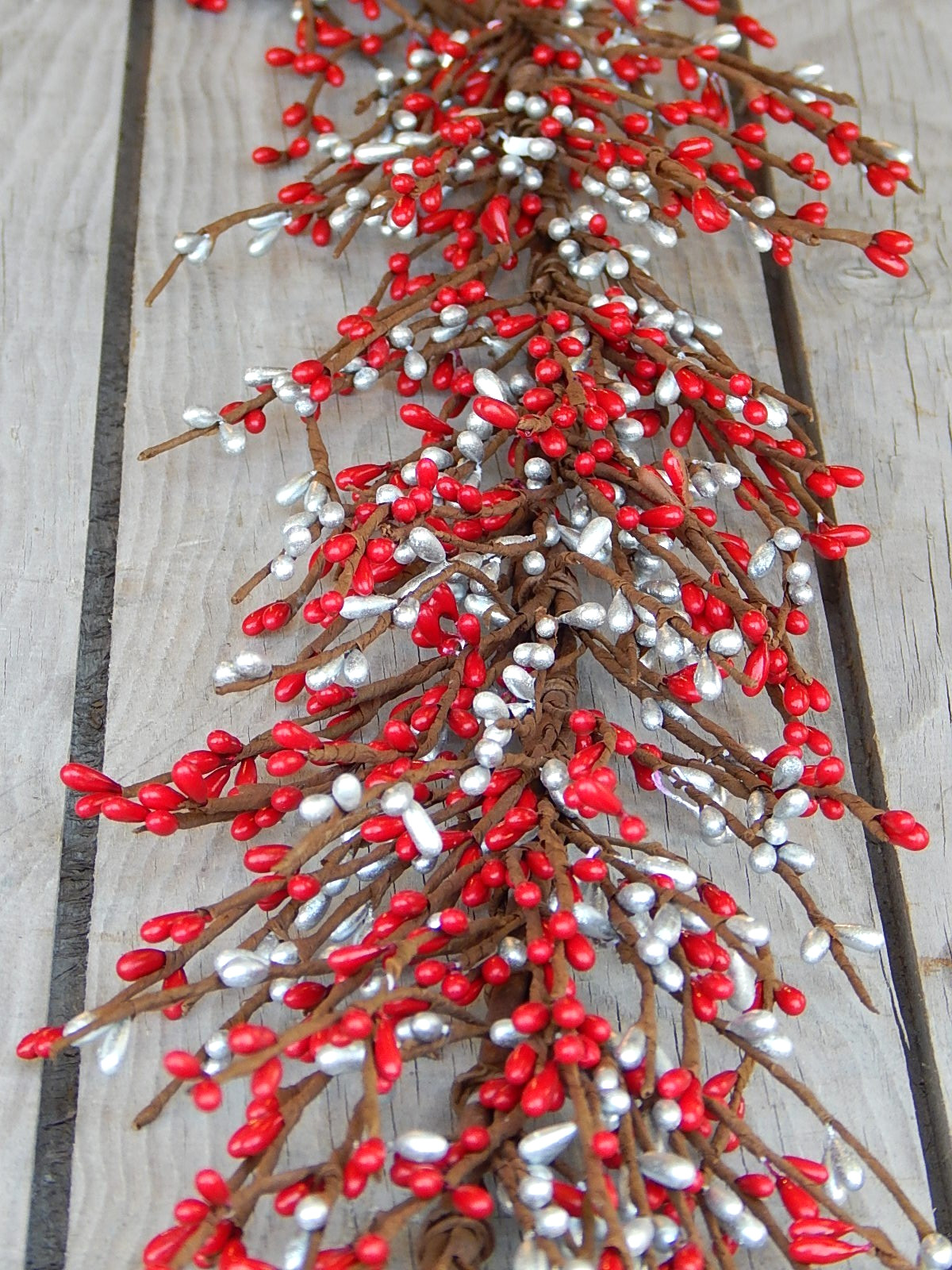 Red Silver Pip Berry Garland 55″ – Christmas/Anniversary – NEW