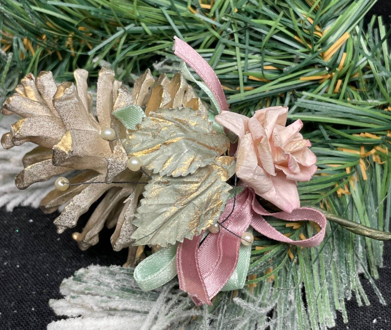 EUC S/6 Gold & White Pine Cones w/Pink Silk Roses, Pink/Green Ribbon, 7 1/2″ L