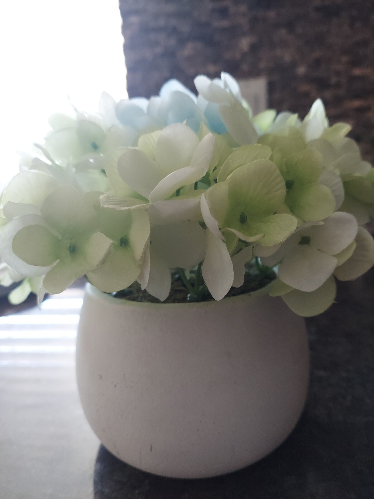 NATURES HAVEN HYDRANGEA CERAMIC POT WITH FAUX FLOWERS BLUE/WHITE/GREEN