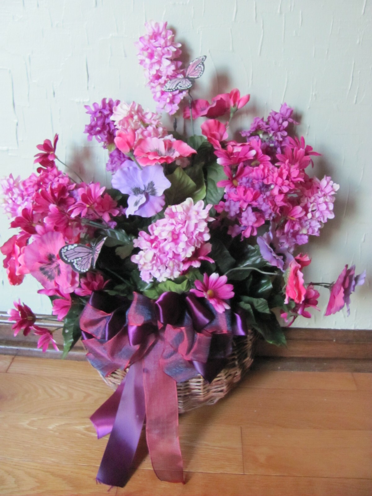 PINK SILK FLORAL ARRANGEMENT WALL / DOOR HANGING BASKET w/RIBBON BUTTERFLY