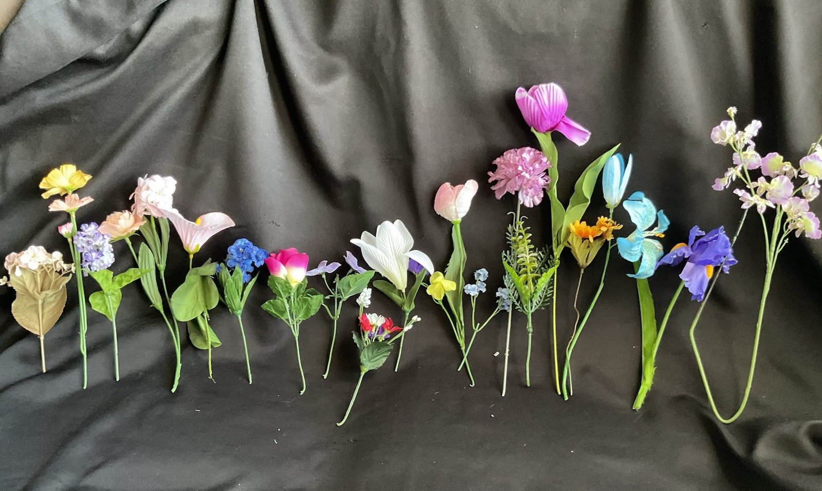 Artificial Flowers Lot Mixed Assorted Variety For Decor Crafts New/Used – 4 oz.