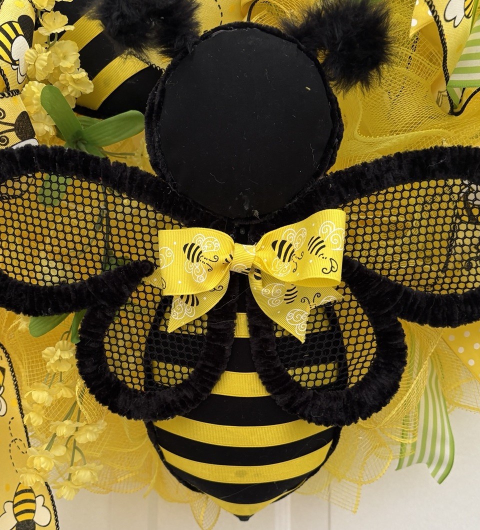 Bumblebee, Bug, Hanging Wreath, New, Home Decor, Wall/Door, Indoors/Outdoor.
