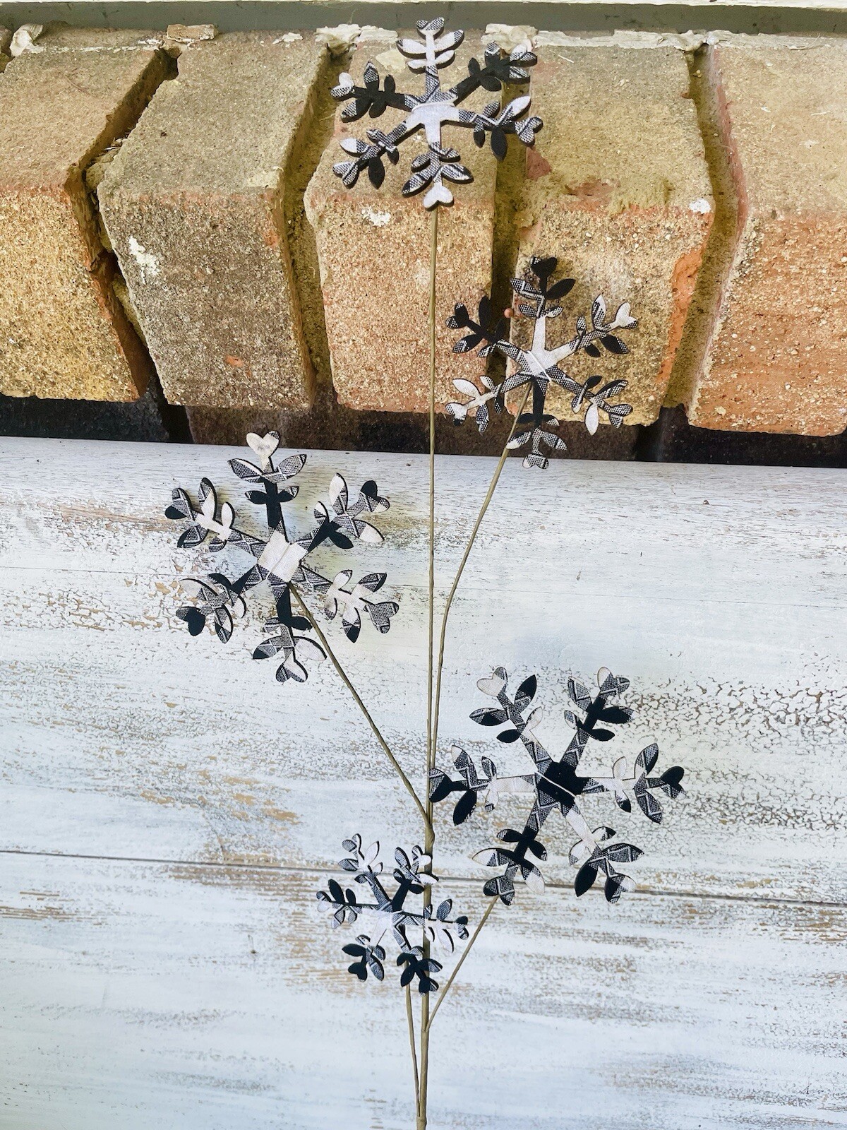 Black & White Plaid Snowflake Spray 27”