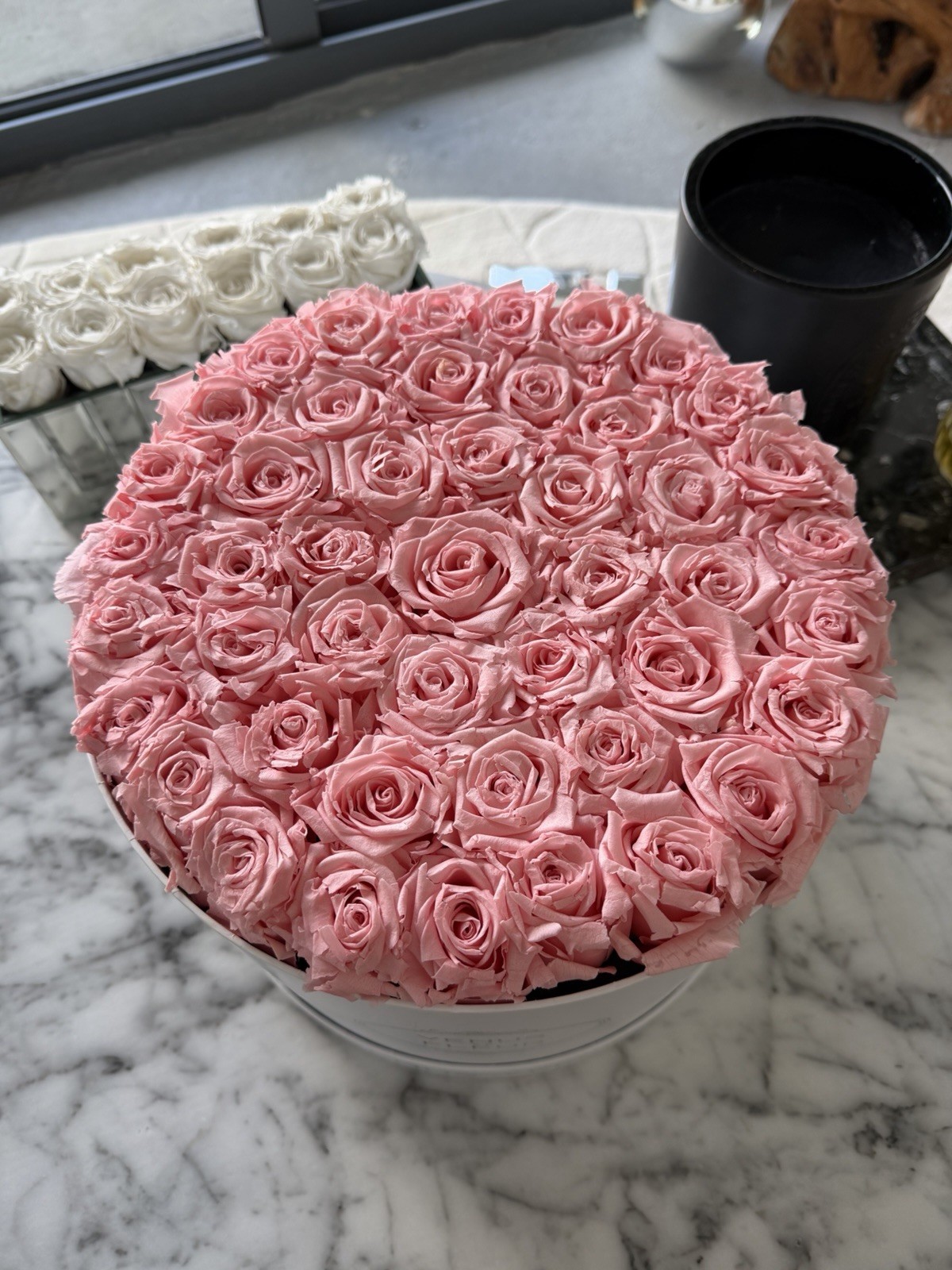 Superb Venus Et Fleur Blush Pink Roses Large Flower Box Arrangement 50 Roses