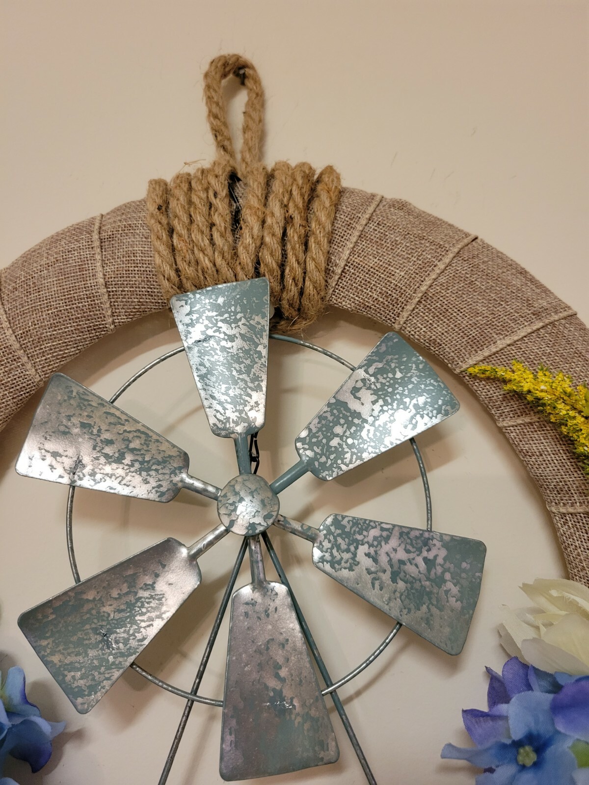 WELCOME windmill COUNTRY flowers Hydrangeas blue white burlap WREATH Rustic Door