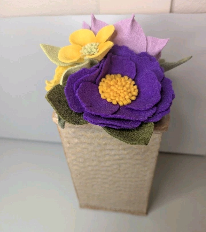 Beautiful Hand Cut Wool Blend Felt Flower Bouquet Gift Wrapped/Great Gift Idea!