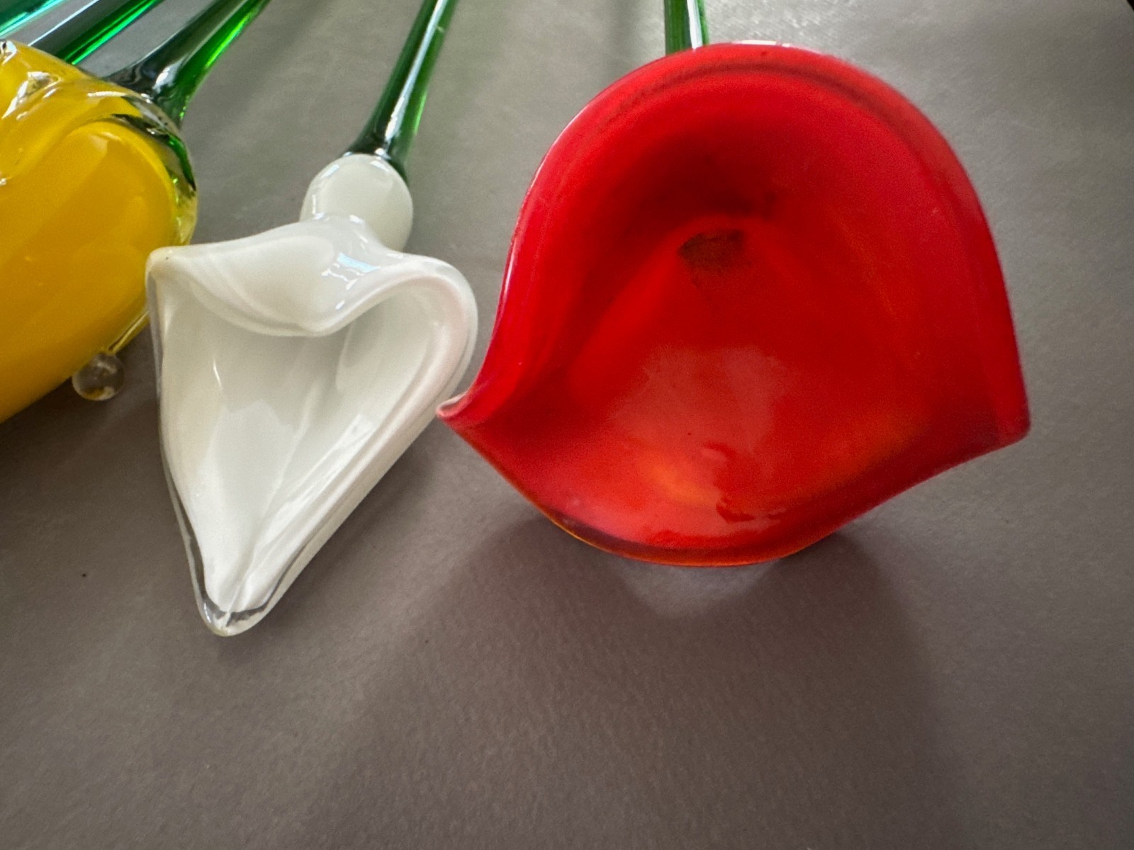 LOT OF 5 HAND BLOWN MULTICOLOR MURANO STYLE LONG STEM ART GLASS FLOWERS VTG