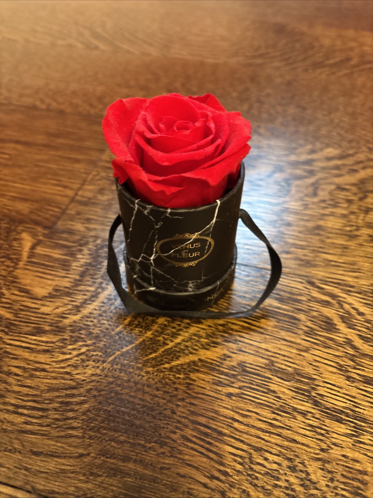 Venue Et Fleur Le Mini Round Black Box With Eternity Rose