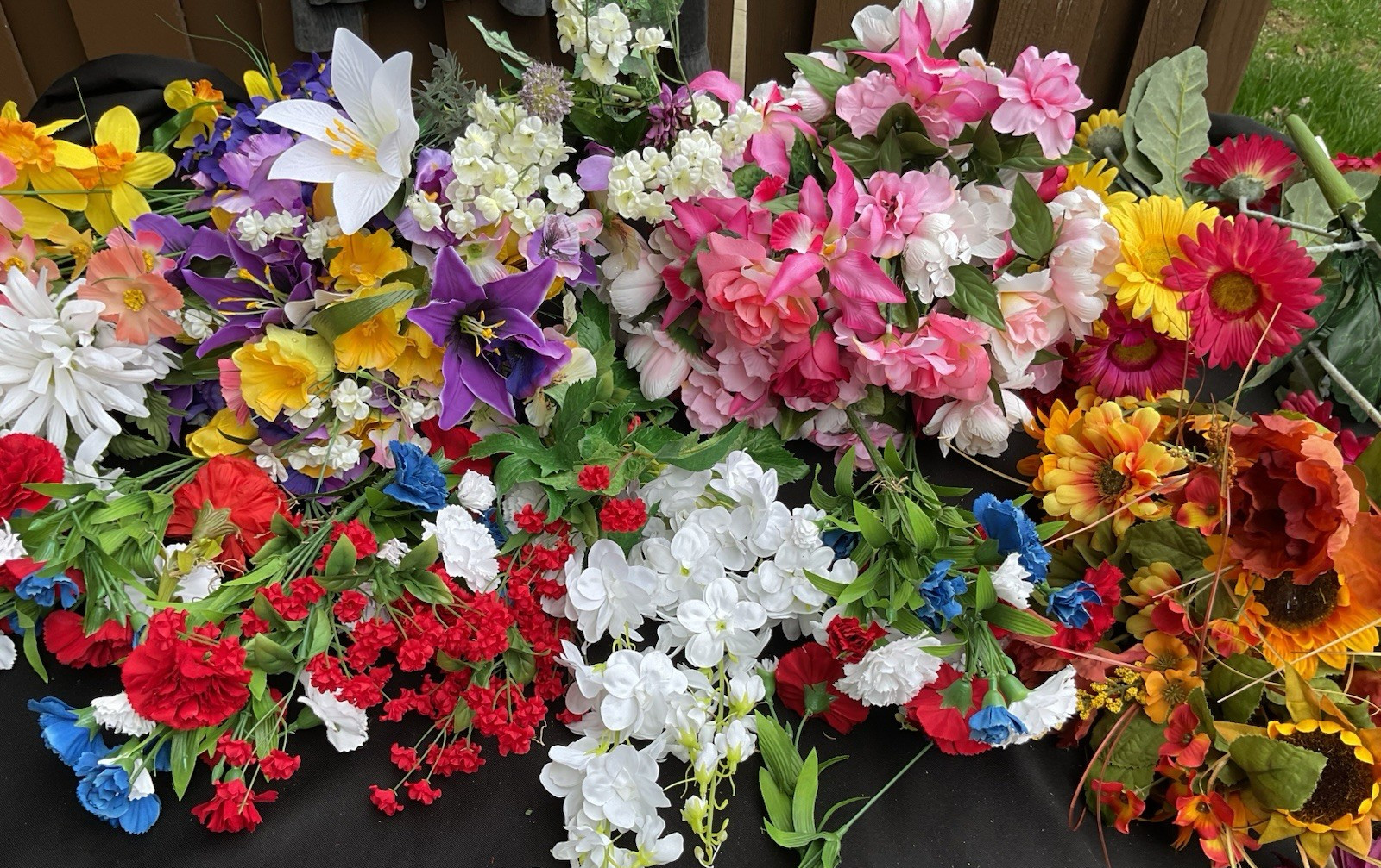 Artificial Flowers Lot Mixed Assorted Variety For Decor Crafts New/Used – 4 oz.
