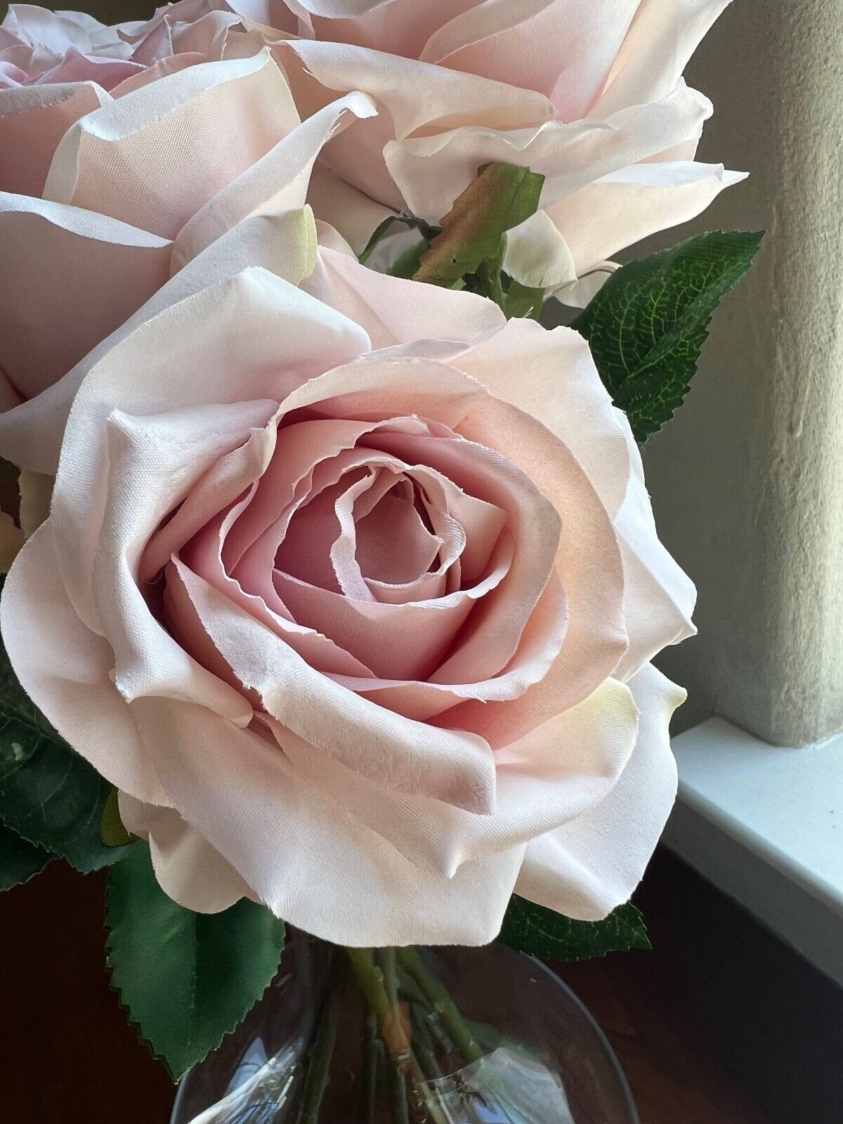 Rosscer Roses Artificial Silk 6 Piece Long Stem in Rustic Gradient Pink Color.