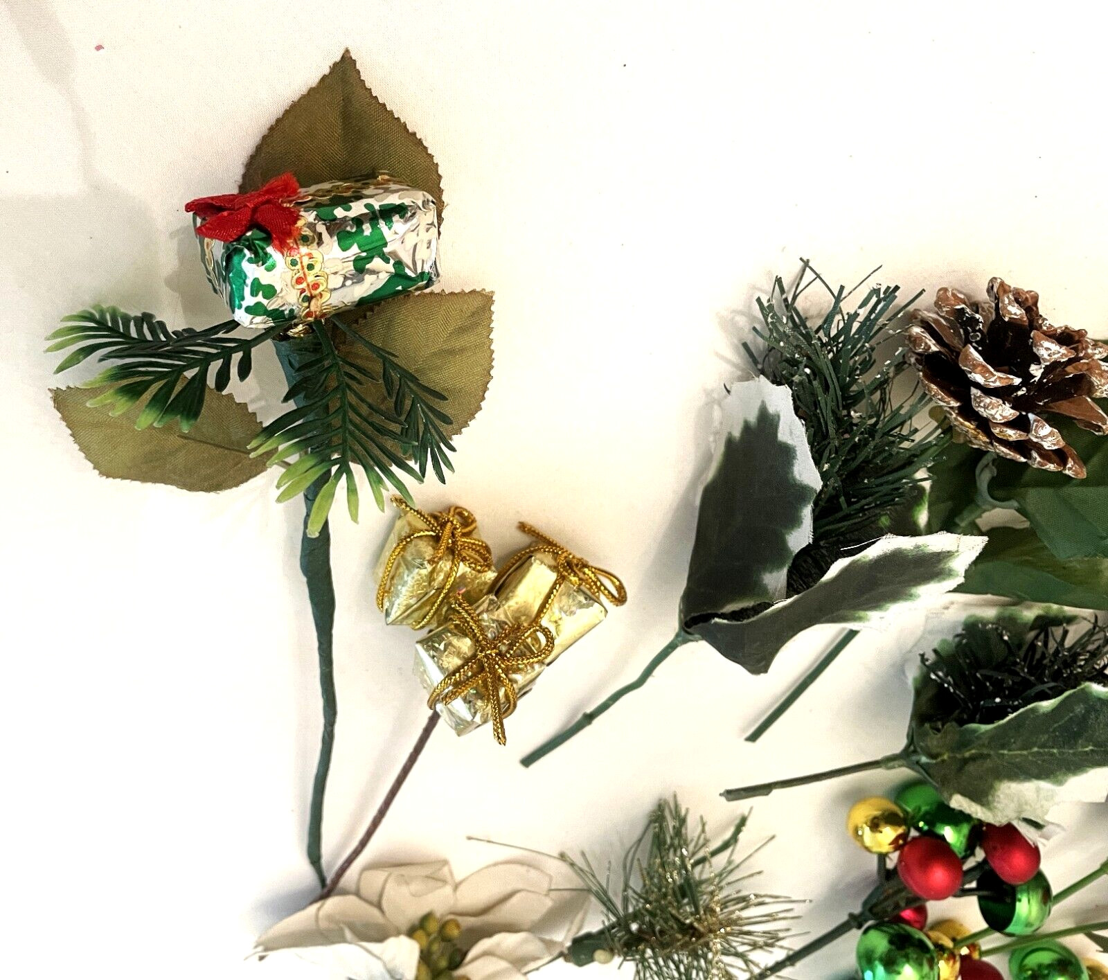 13 Flower Picks Assorted Sizes – Gift boxes, Pine Cones, Poinsettia, Vintage