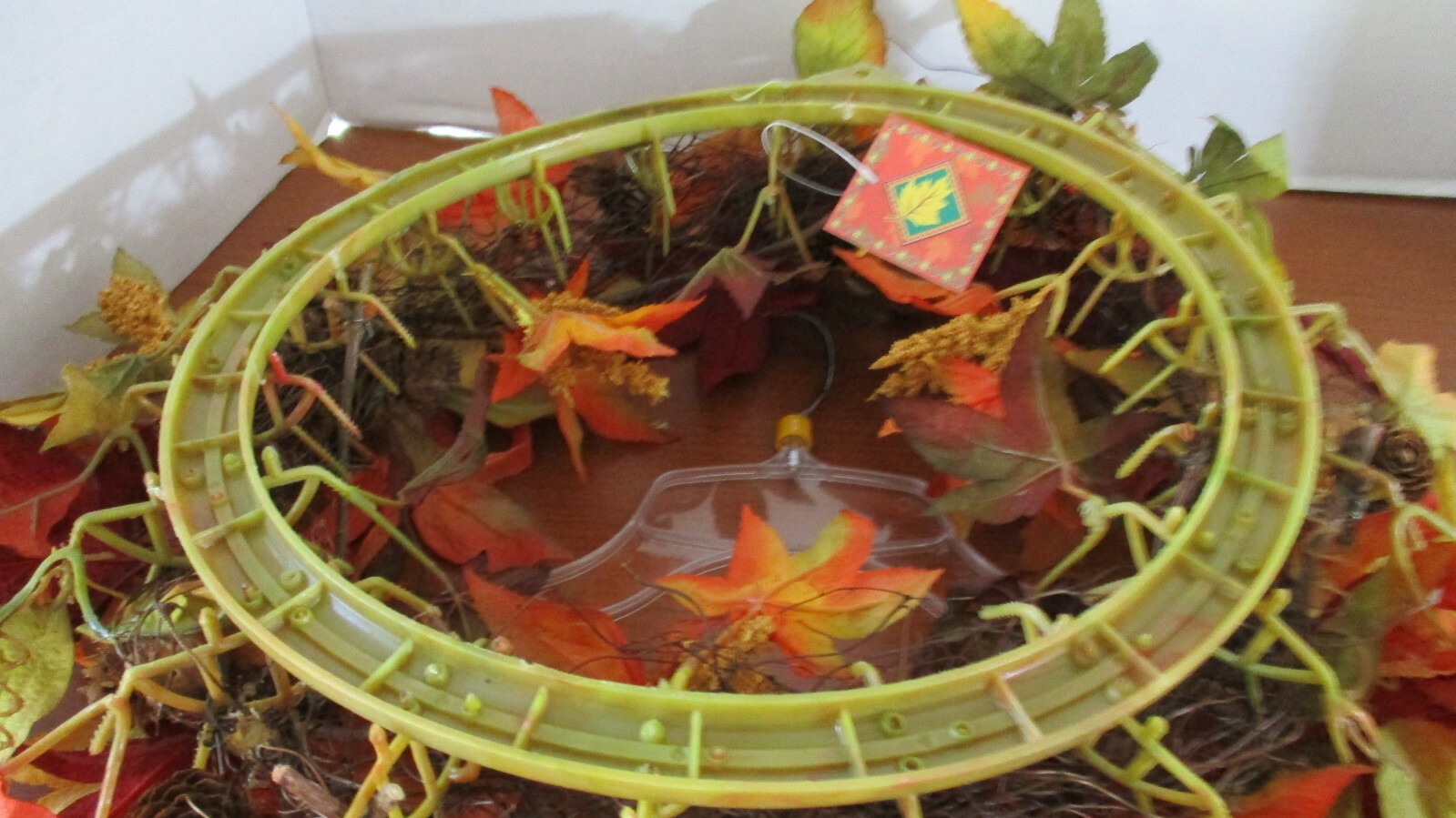 AUTUMN / FALL LEAVES & PINECONES & FLOWERS WREATH~10″ ring diameter~NWT