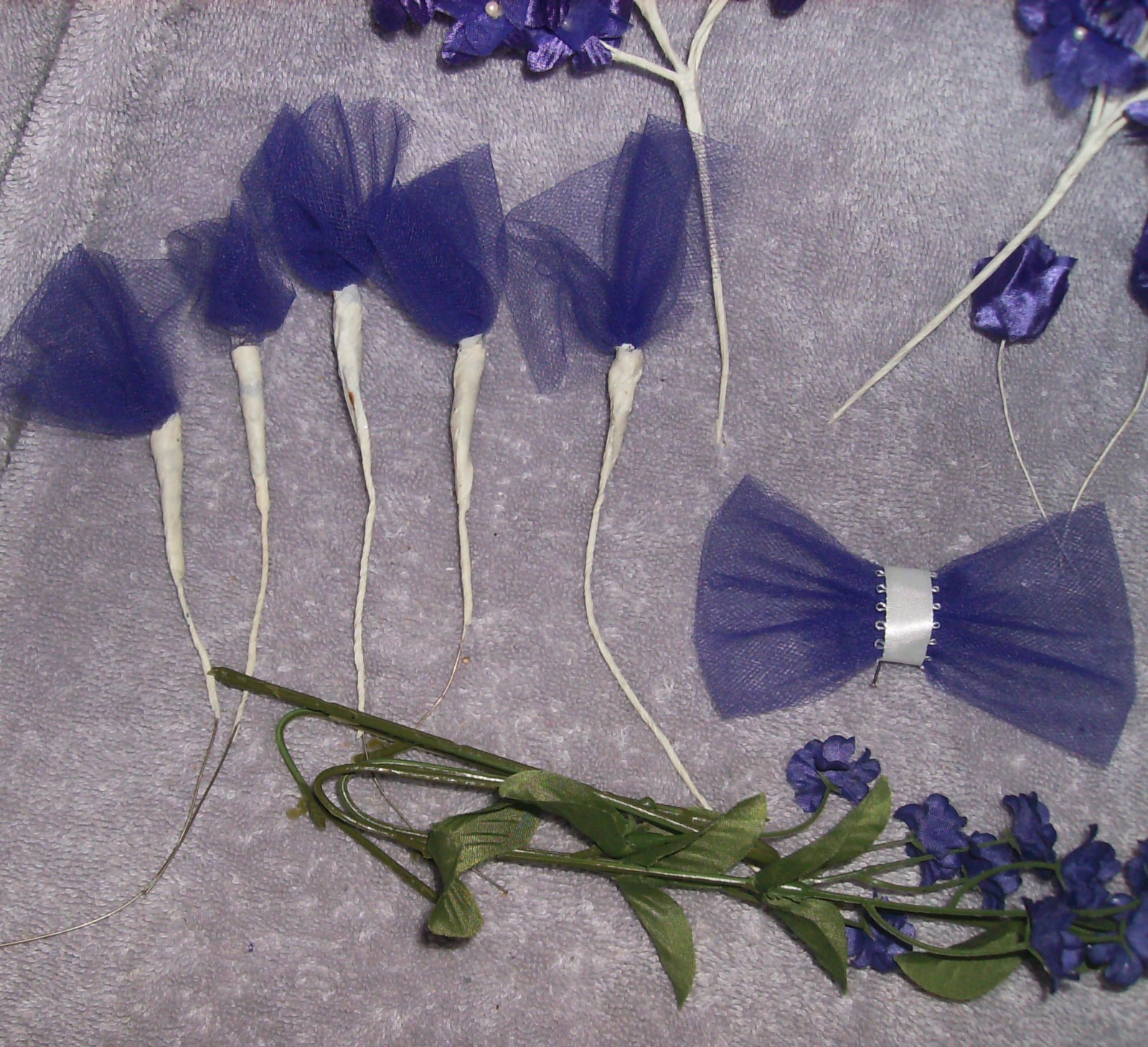 LOT OF 12 PURPLE SATIN FLORAL STEMS & ROSES CRAFTS NEW #10