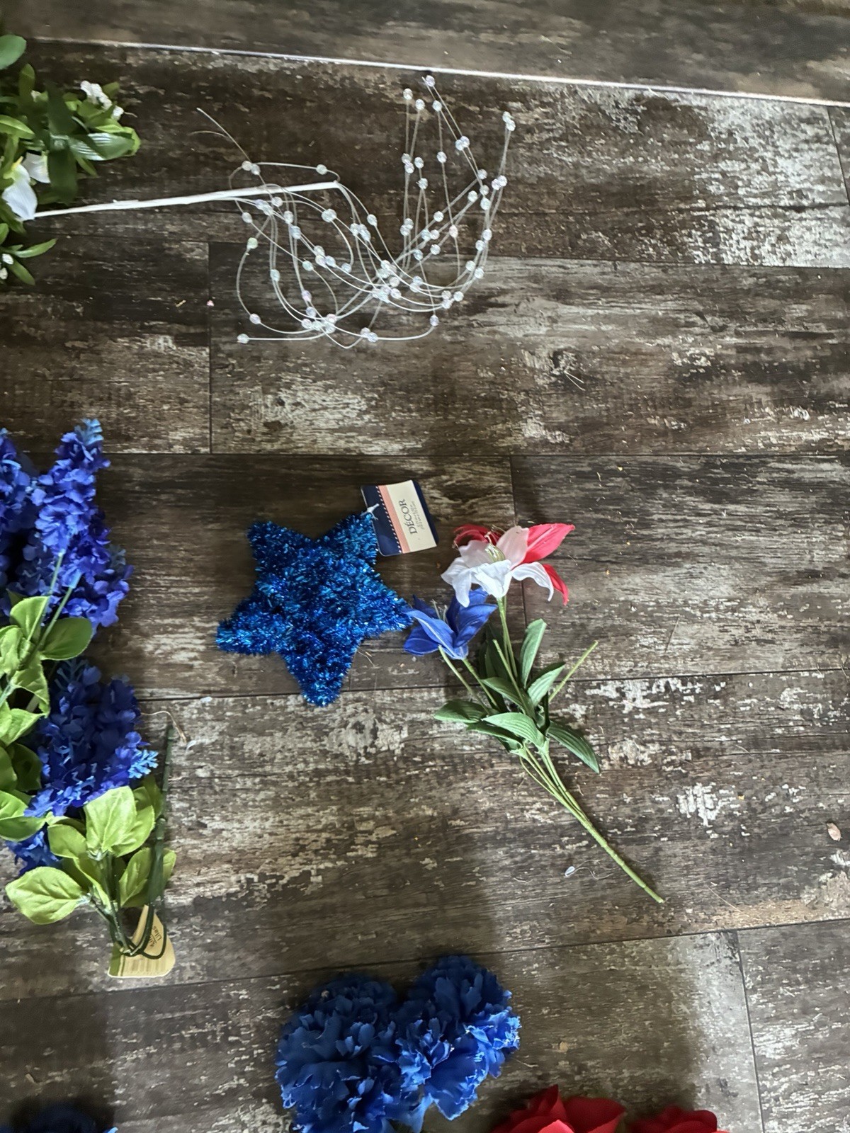 LOT OF RED WHITE BLUE ROSES BLUEBONNET STYLE FLOWERS