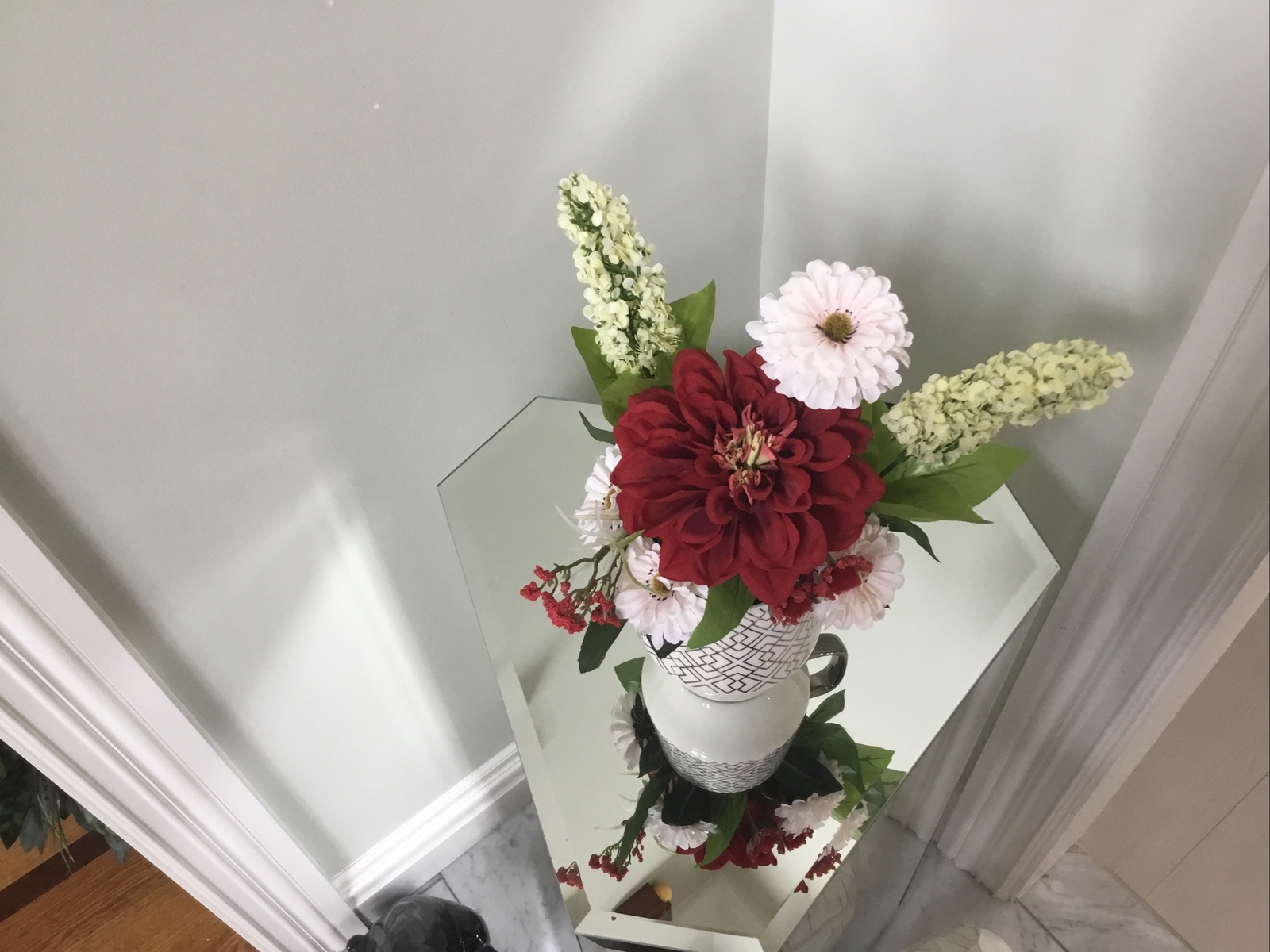 Artificial Floral ARRANGEMENT Flower white Red Decor white Vase 11 inch tall