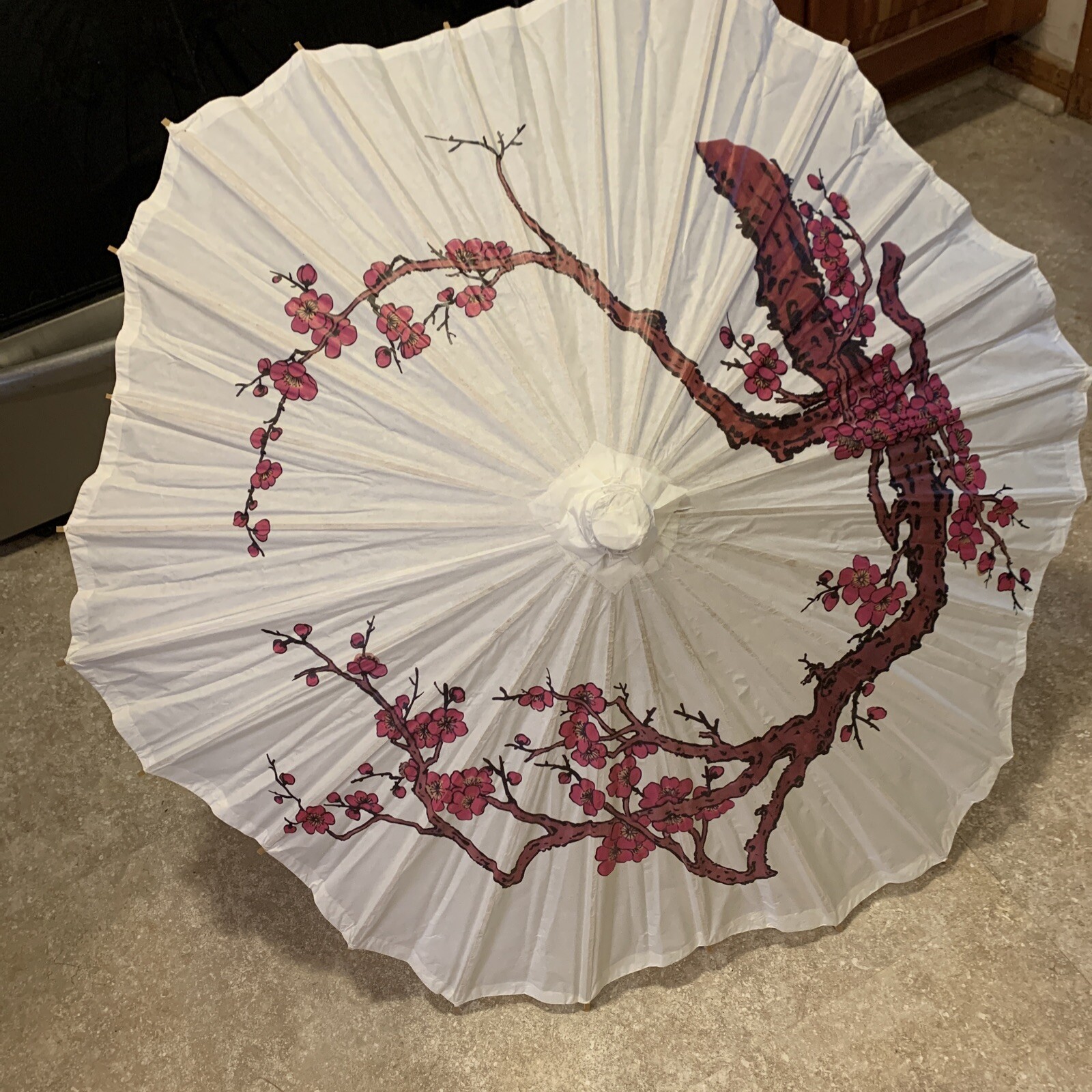 PARASOL WOOD RICE PAPER SCALLOPED CHERRY BLOSSOMS FLOWERS ABOUT 24 Inches Tall