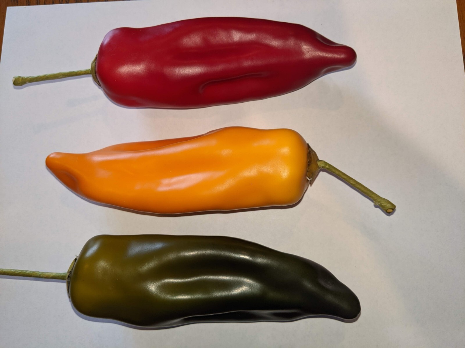 3 Chili Peppers Red Yellow Green Plastic SW Kitchen Decor Clean Nice Mint