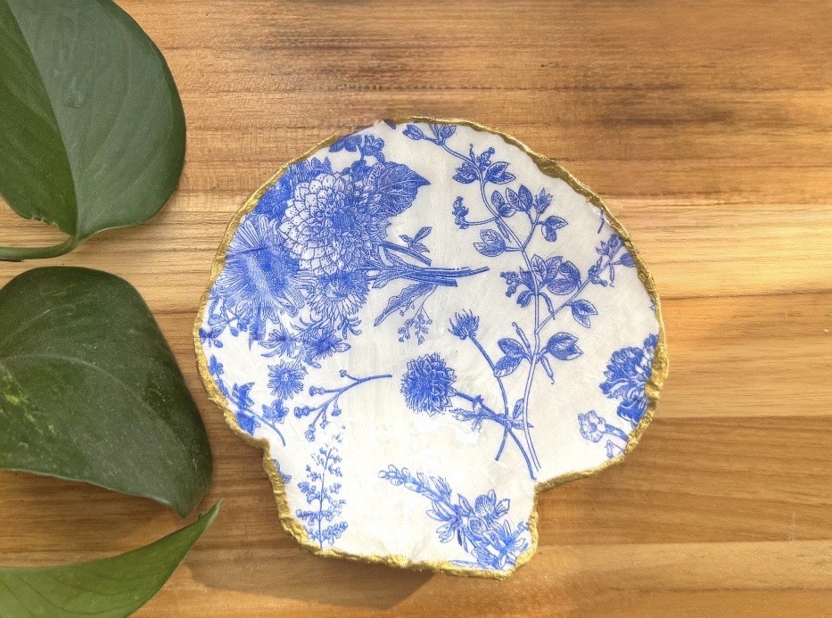 Chinoiserie Blue and White Floral Clam Shell Scallop Chinoiserie Home Decor