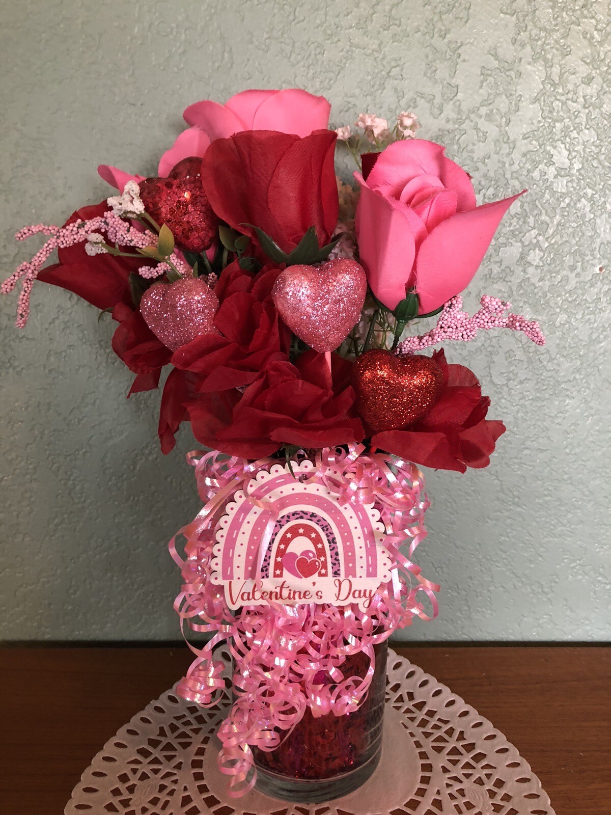 VALENTINES DAY ROSES FLORAL VASE ARRANGEMENT CENTERPIECE GIFT HEARTS LOVE