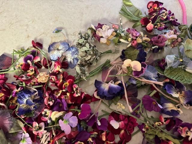 LOT Artificial Small Flower Joblot Mix Floral Craft Flowers Multicoloured G21