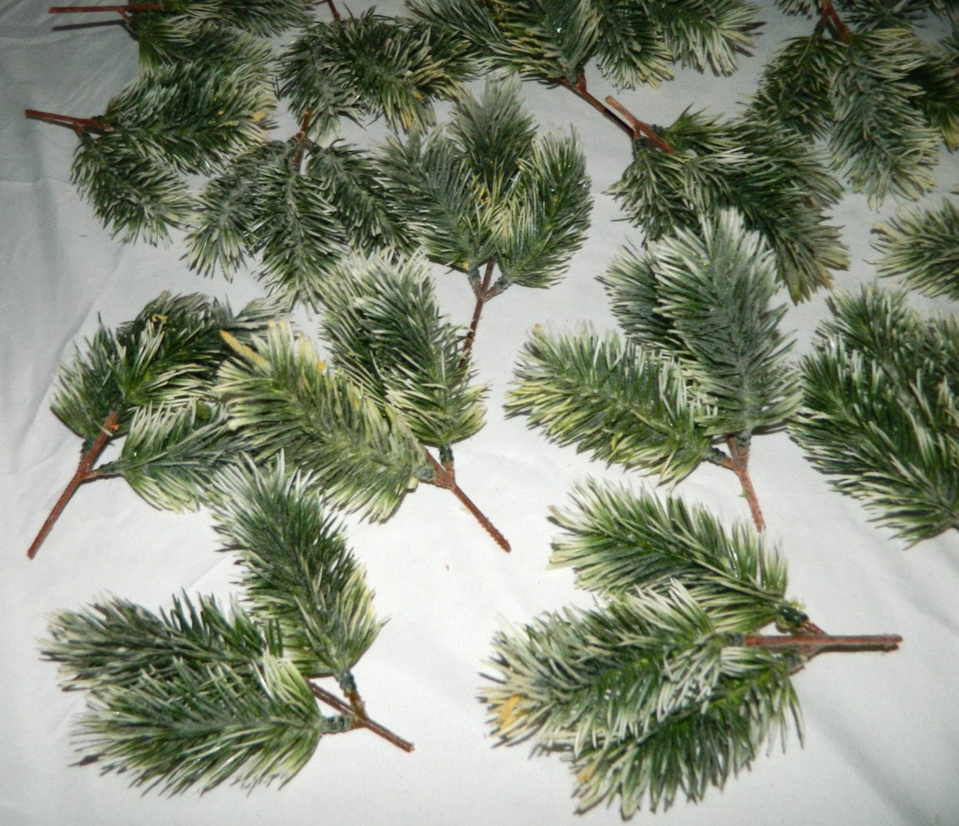 Vintage 26 Pcs Artificial Pine Needles Branches Twigs 5.5″ – 7″ Fake Frosted