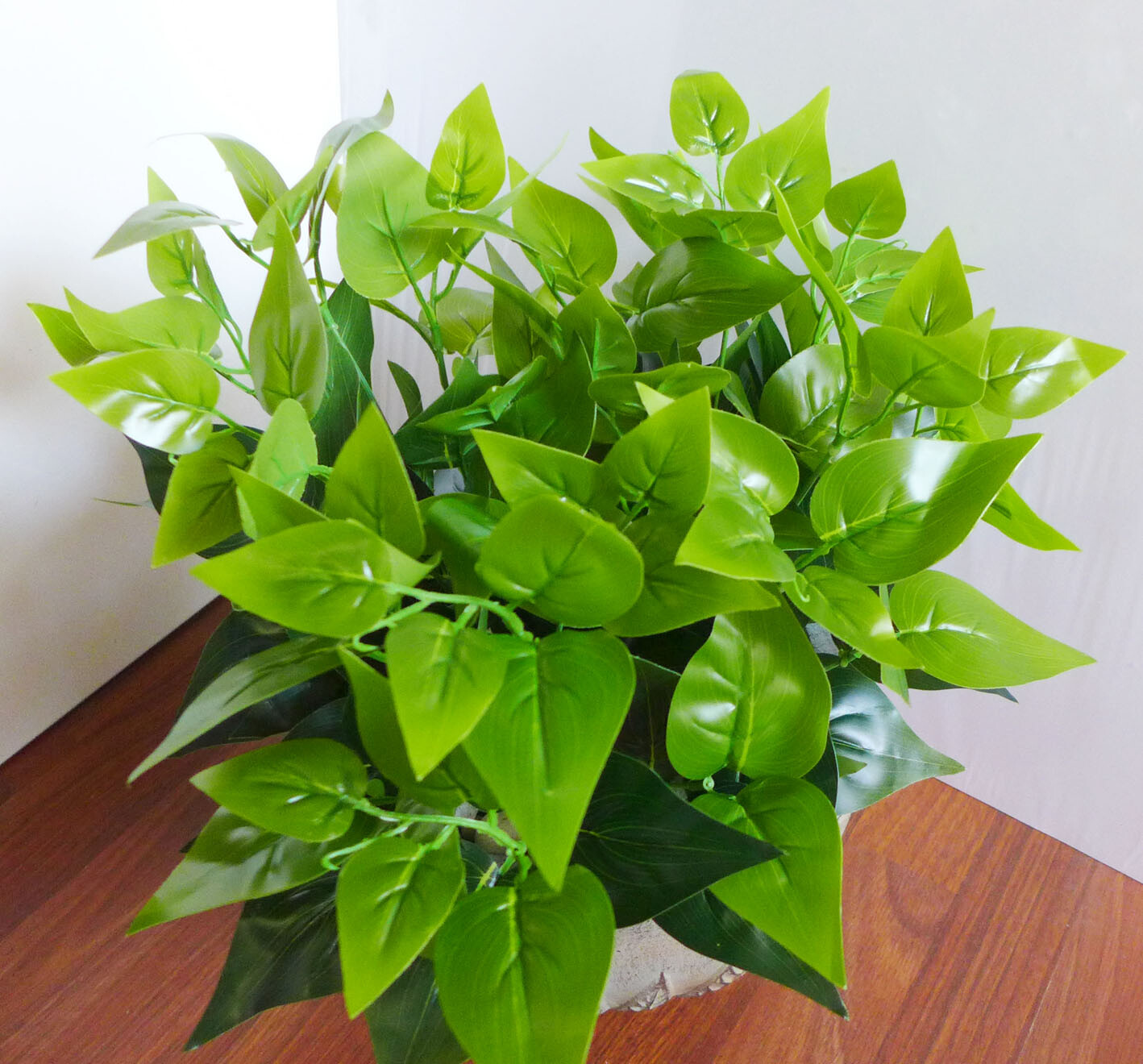 Set of 4 Artificial Small Green Leaf Grass Lifelike Plants