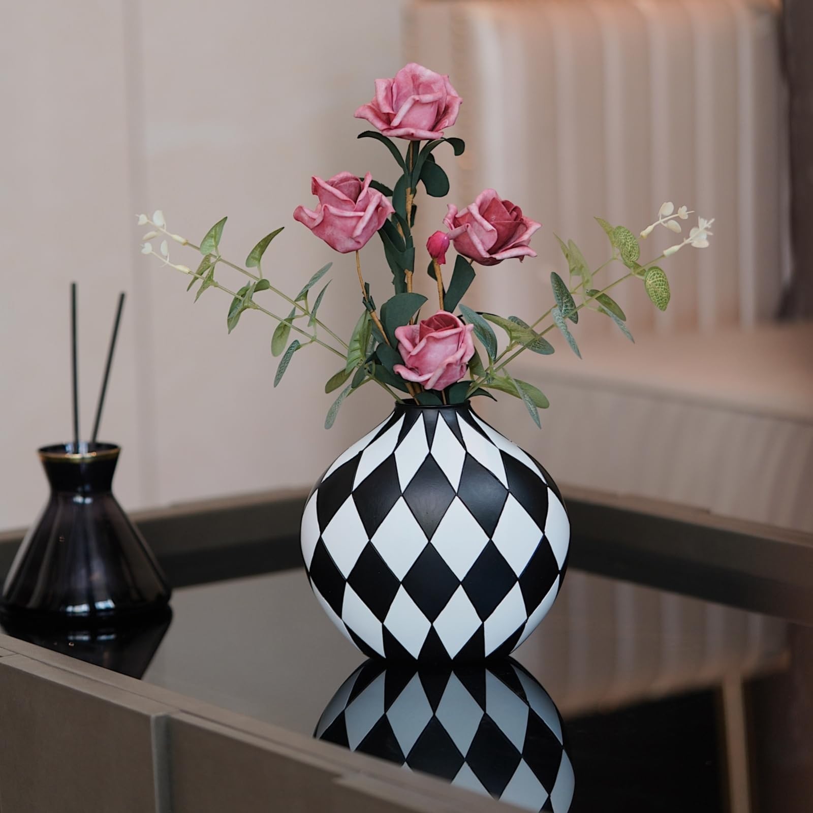 “Modern Black & White Checkered Flower Vase – Minimalist Home Decor for Living R