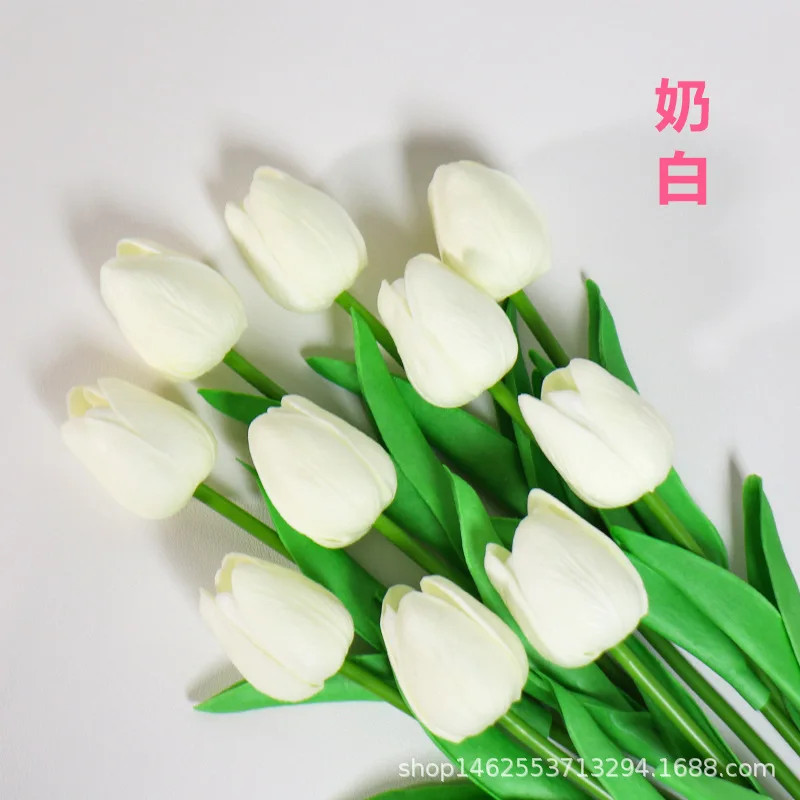 A Set of 6 Artificial Tulips, Suitable for Home Decoration and Tabletop Floral D