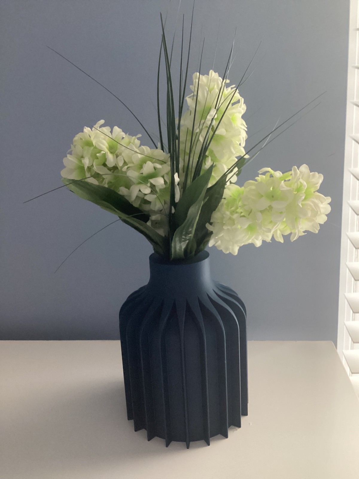 3D VASE GEOMETRIC INDOORS USE ONLY NAVY BLUE NEW ROUND MEDIUM