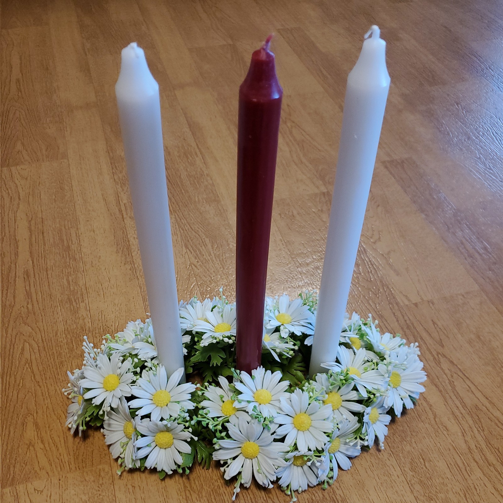 1970’s Faux Floral Centerpiece Taper Holder- White Daisies Plastic Flowers 12″