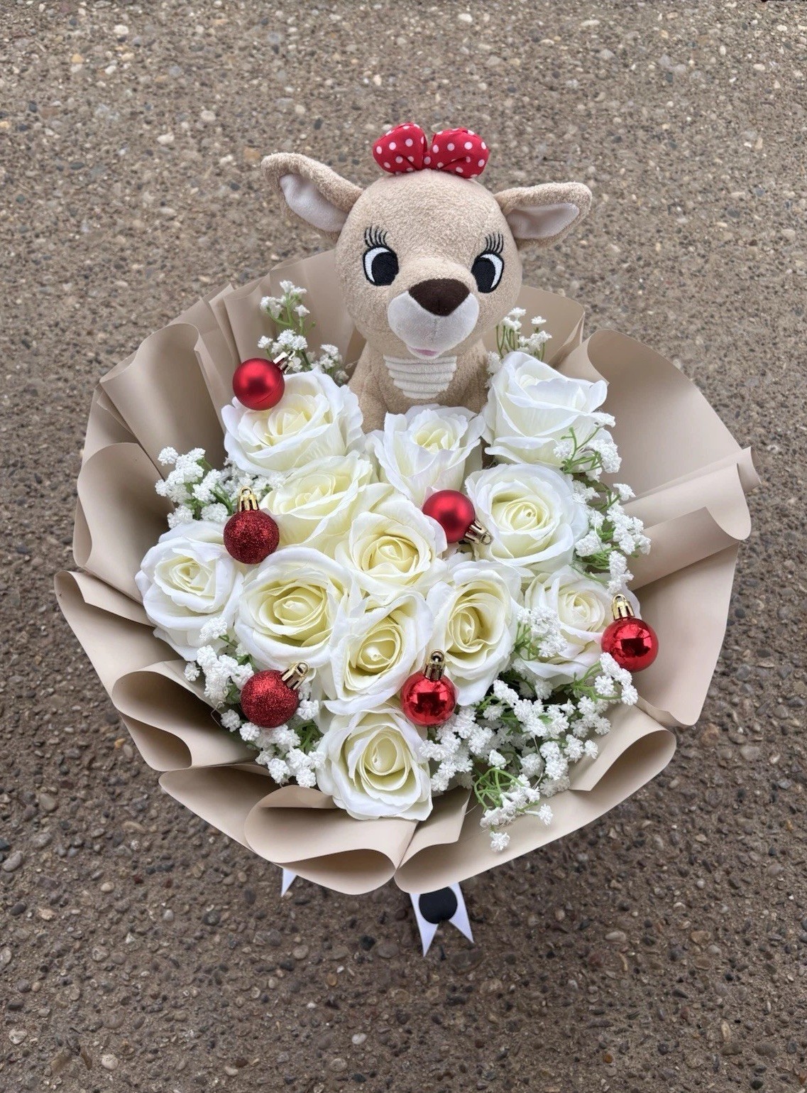 Festive Lighted Rose Bouquet with Reindeer – Holiday Decor or Gift 🎁🎄