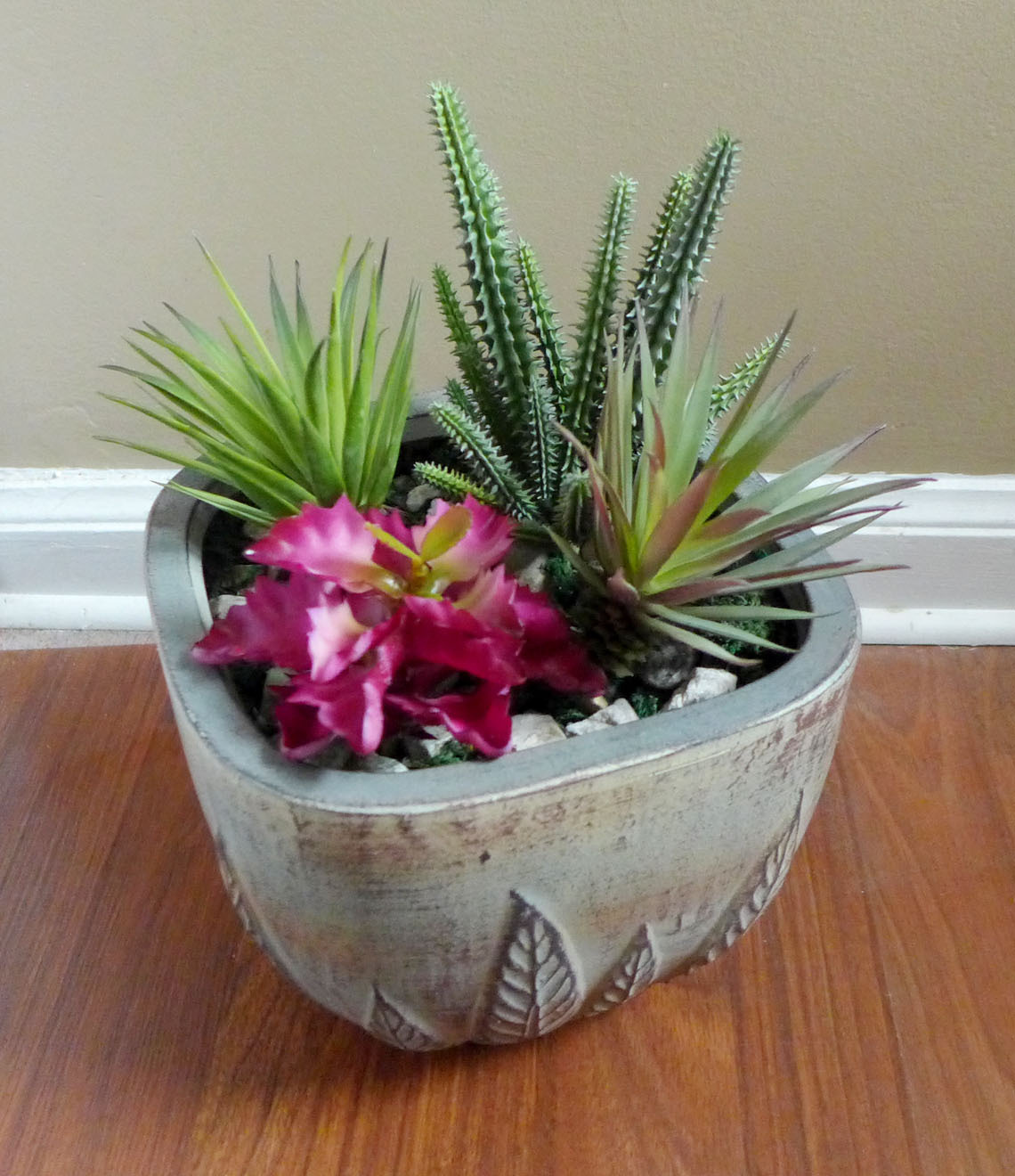 Mix Artificial Grass Set of 4 Plastic Succulents Cactus Red Plants